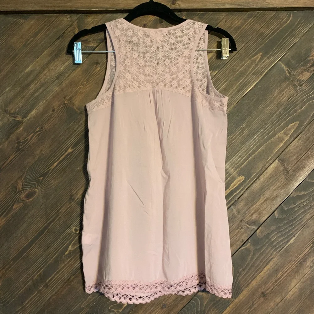 Sun & Shadow lacey tank - Picture 5 of 5